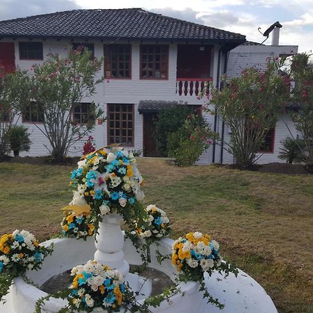 Hosteria San Carlos Tababela Extérieur photo